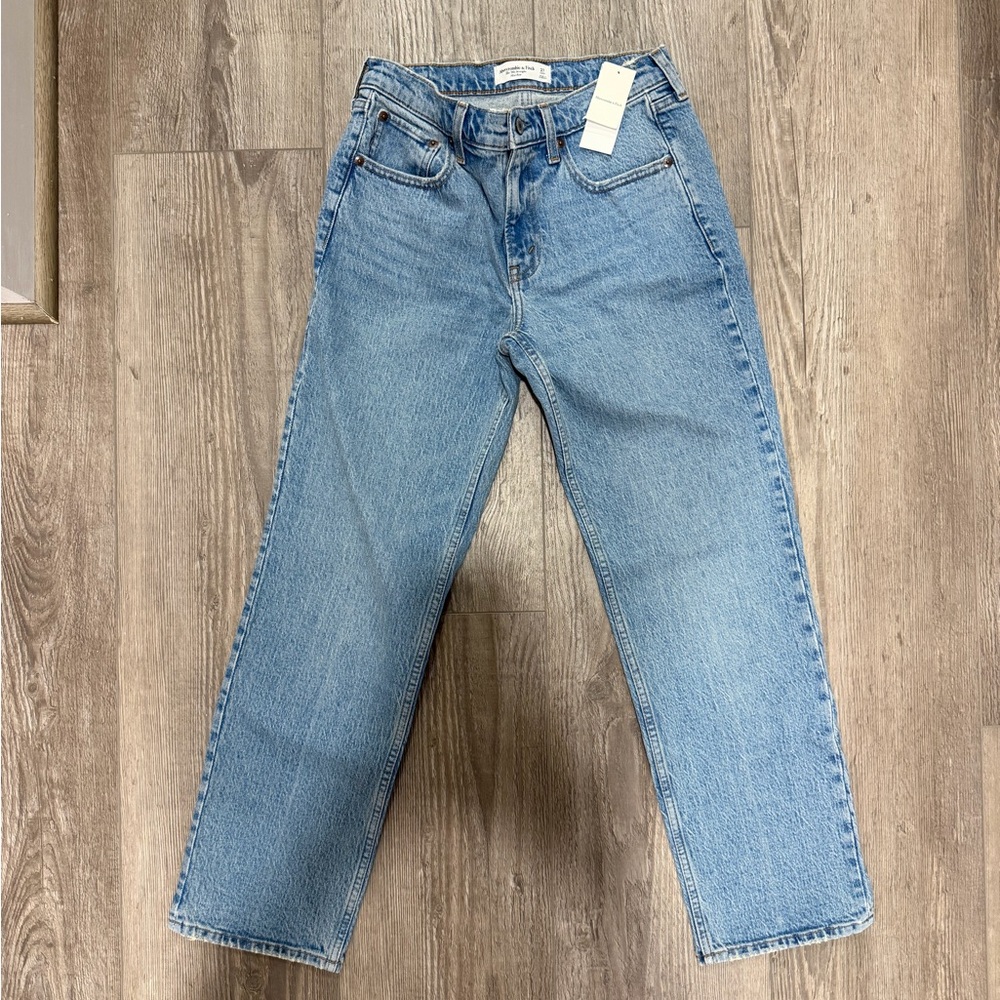 A&F The 90’s straight mid rise Jean
